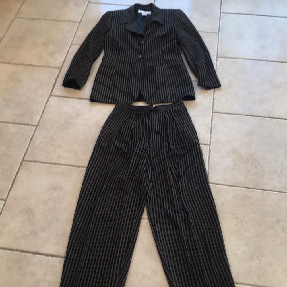 Jones New York women’s suit